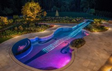 大提琴形泳池